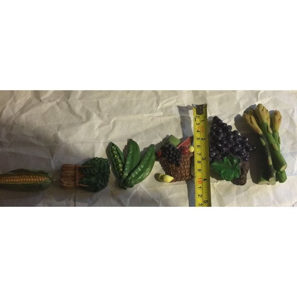Set of 7 Vintage Mixed Vegetables/Fruit Magnets - Picture 6 of 6